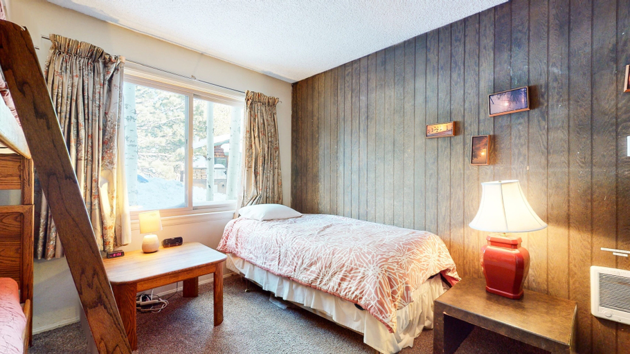 Room 4, Chateau de Montagne 3 Spacious Condo With Great Complex Amenities On the Shuttle Route by RedAwning, Mono