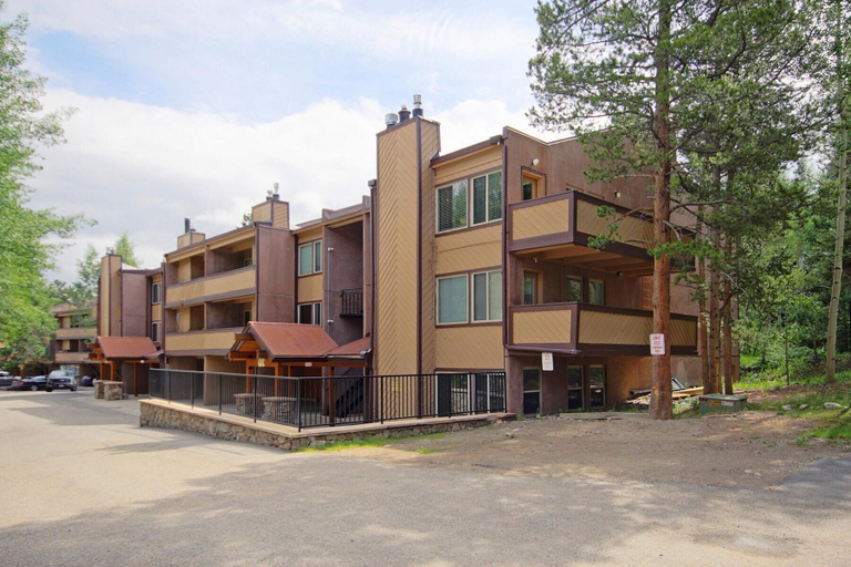 Exterior & Views 2, The Lift C112, Summit