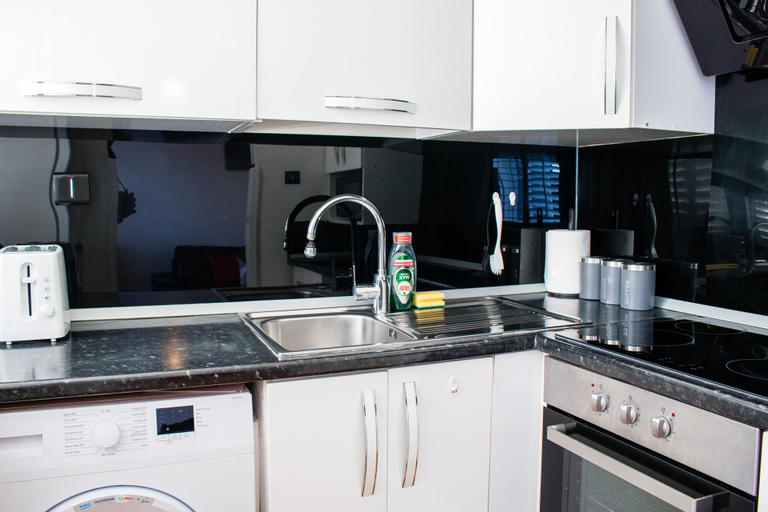 Others 4, Charming 2-bed Fully Furnished Apartment in London, London