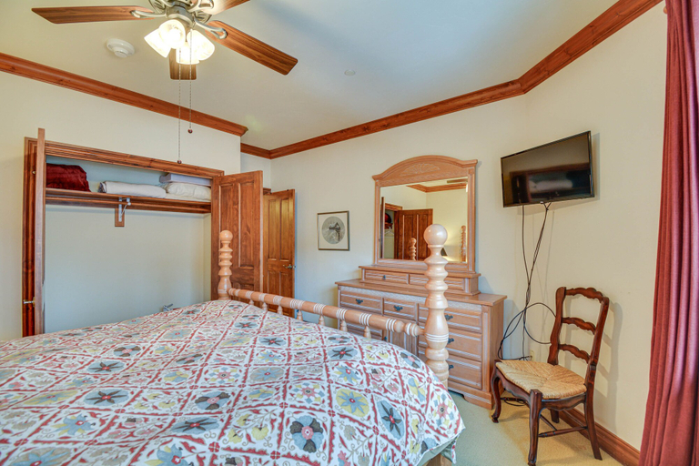Bedroom 4, Cozy Avon Retreat with Private Deck and Pool Access!, Eagle