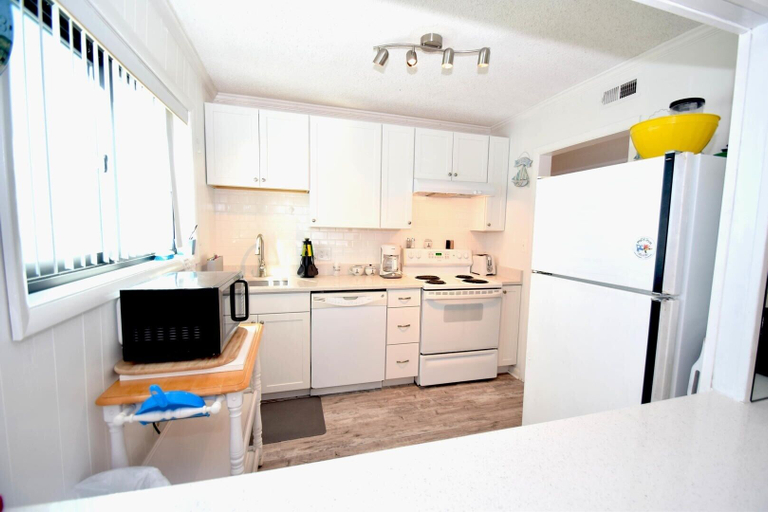 Private kitchen 4, Towers 201 2 Bedroom Condo by RedAwning, Worcester