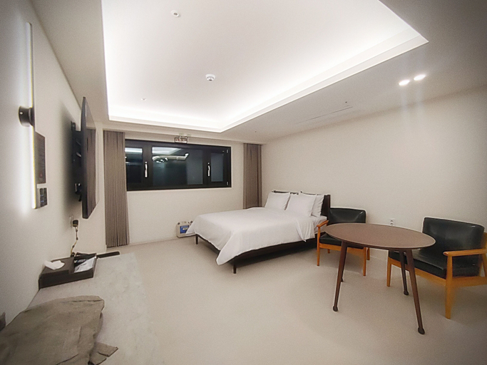 Bedroom 4, Bluebird Hotel, Yeonsu