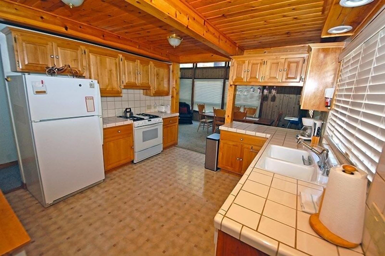 Private kitchen 2, 1116 Golden Bear 3 Bedroom Cabin by RedAwning, El Dorado