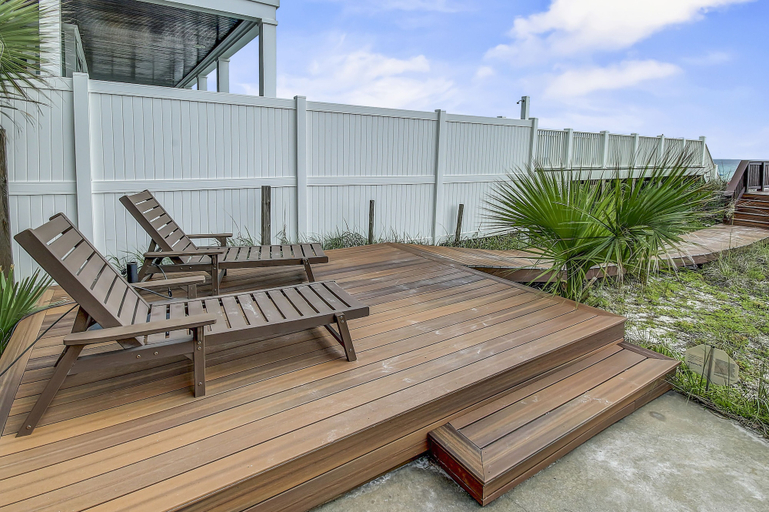 Property grounds 5, Gulf Front 3bd/2ba Home With Private Beach Access!, Bay