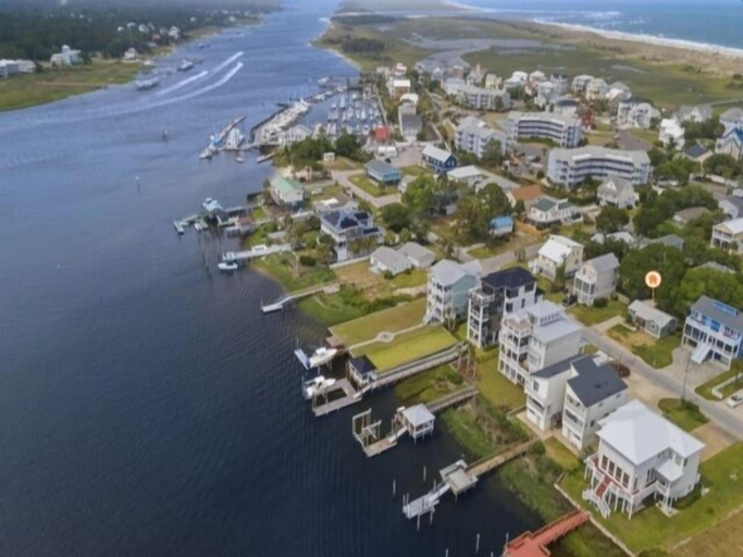 Marina, Lil Pearl 2 Bedroom Bungalow by RedAwning, New Hanover