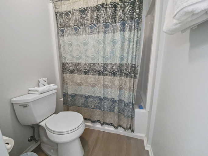 Bathroom 4, On the Beach - 2 Br townhouse by RedAwning, Walton