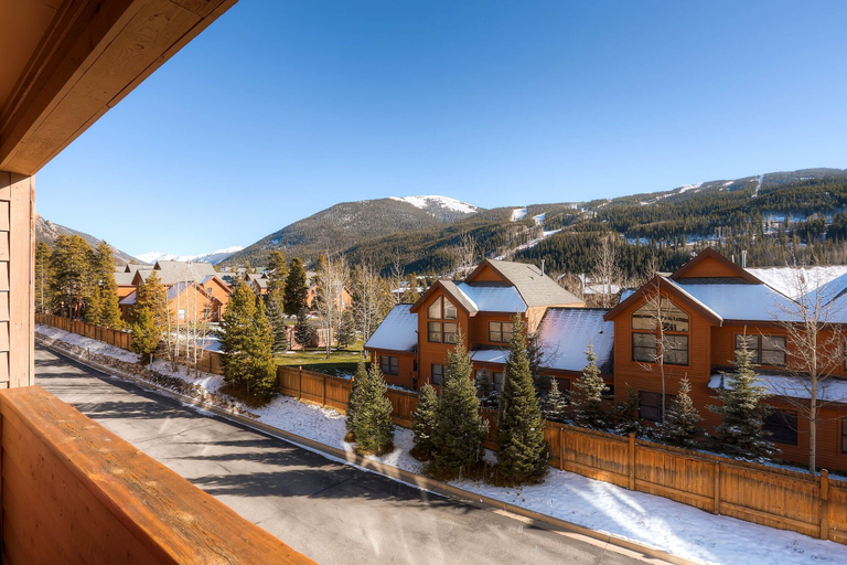 Exterior & Views 2, Gateway 5069, Summit