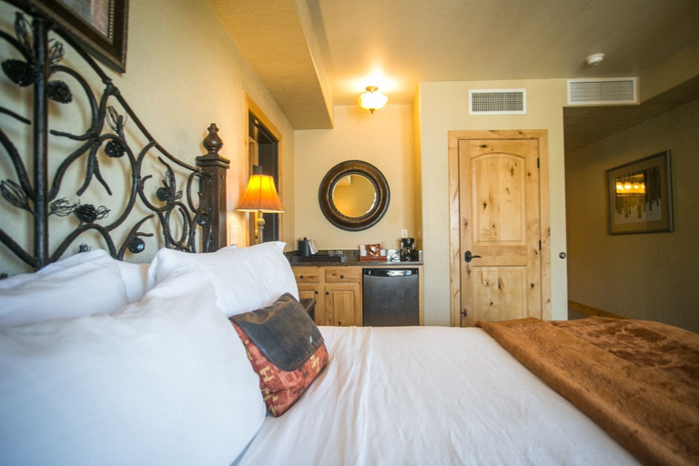 Bedroom 4, Huge Condo with Stunning Views from Oversized Deck by RedAwning, Summit