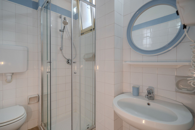 Bathroom 4, Hotel Mia, Rimini