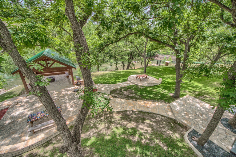 Property grounds 5, Players Place PRD2462, Comal