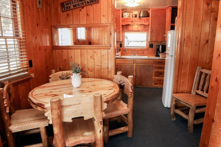 Dining, Lazy R Cottages: 2 2 Bedroom Cabin, Larimer