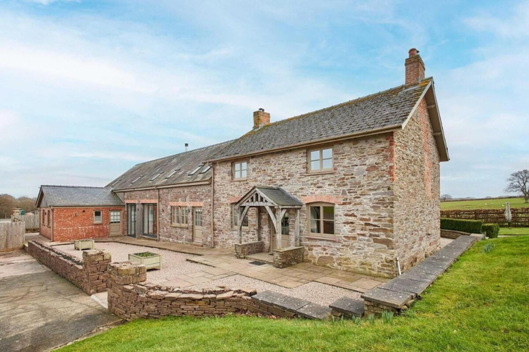 Exterior & Views 2, Host Stay Coed Barn, Powys