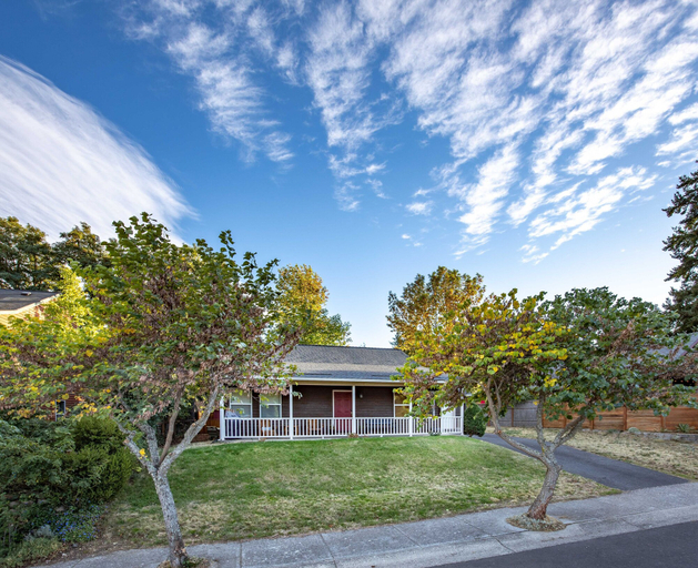 Exterior 4, Devon Court 2 Bedroom Home by RedAwning, Hood River