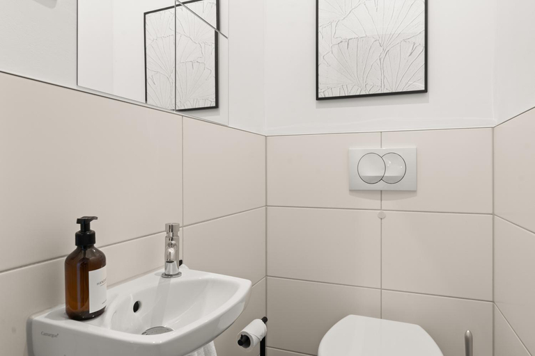 Bathroom 2, SHINY HOMES - Elegant City Apartments, Bielefeld