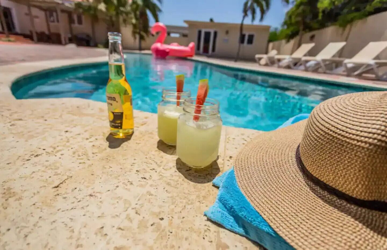 Food & Drinks 5, Spacious 6BR Villa w Pool Close2beach Sleeps 16