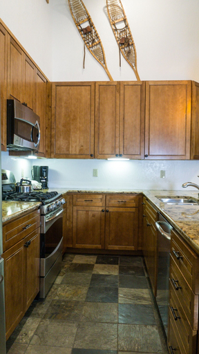 Private kitchen 5, Ski Trails 4058, Placer