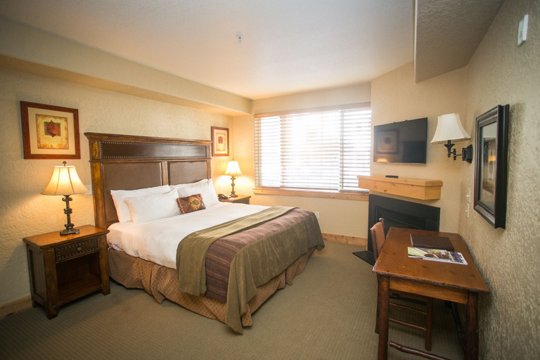 Bedroom 3, Silverado Lodge with Easy Pool Access by RedAwning, Summit