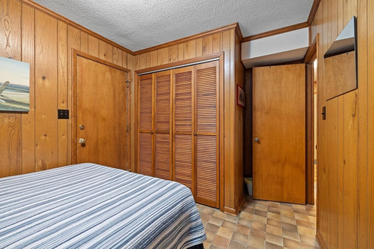 Room 4, Dogwood Treehouse 4 Bedroom Home by RedAwning, Carteret