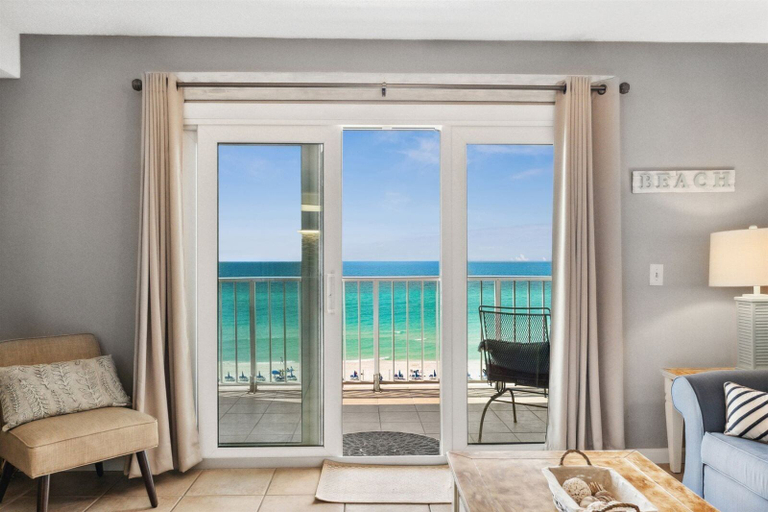 Exterior 4, The Summit 817, Bay