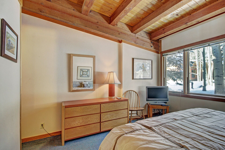 Room 4, 2035 Stead 2 Bedroom Condo by RedAwning, Summit