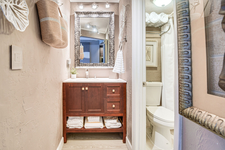 Bathroom 3, Daytona Beach Retreat: Beach Access!, Volusia