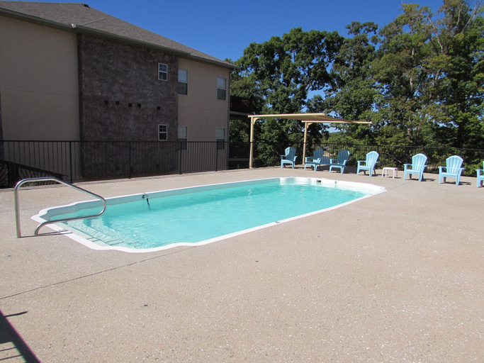 Sport & Beauty, Upper Level Condo A-9 on Table Rock Lake by RedAwning, Taney