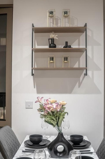 Others 5, Immaculate 2-bed Apartment in Canary Wharf, London