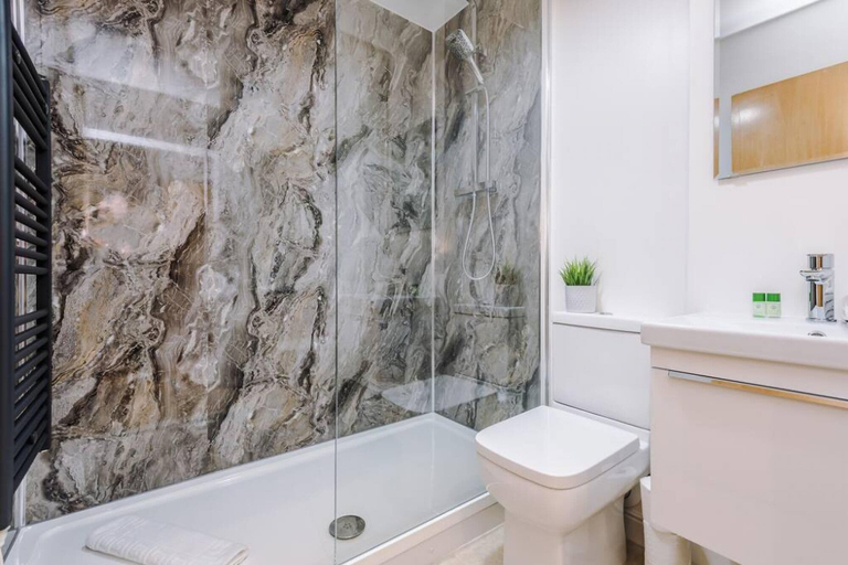 Bathroom, Host Apartments The Bank Apt, Sefton