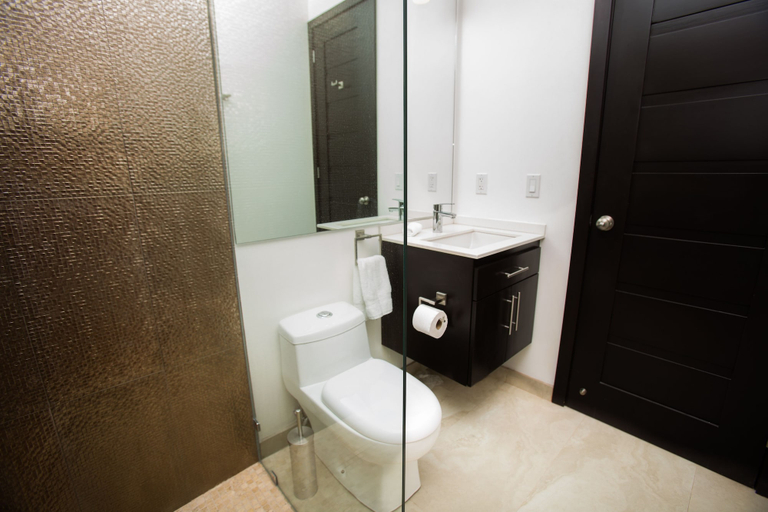 Bathroom 3, Bella Luna Beach House #64708, Roatán
