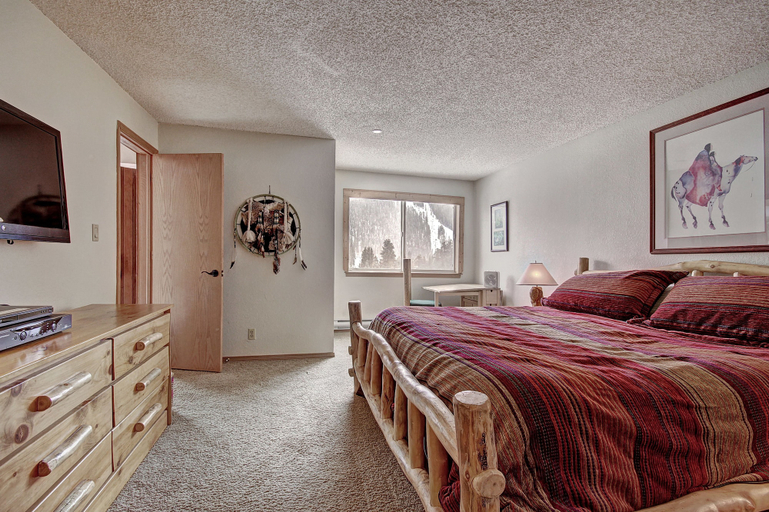 Room 5, 221 Cinnamon Ridge I 2 Bedroom Condo by RedAwning, Summit