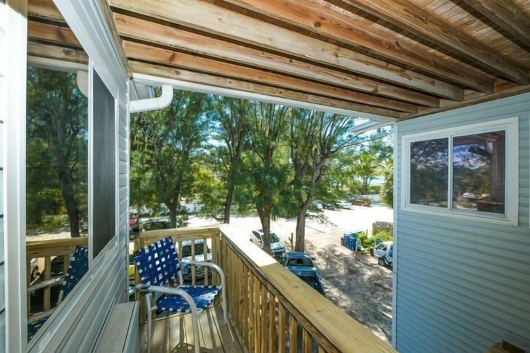 Terrace/patio, 3902 Gulf Dr 1 1 Bedroom Apts by RedAwning, Manatee