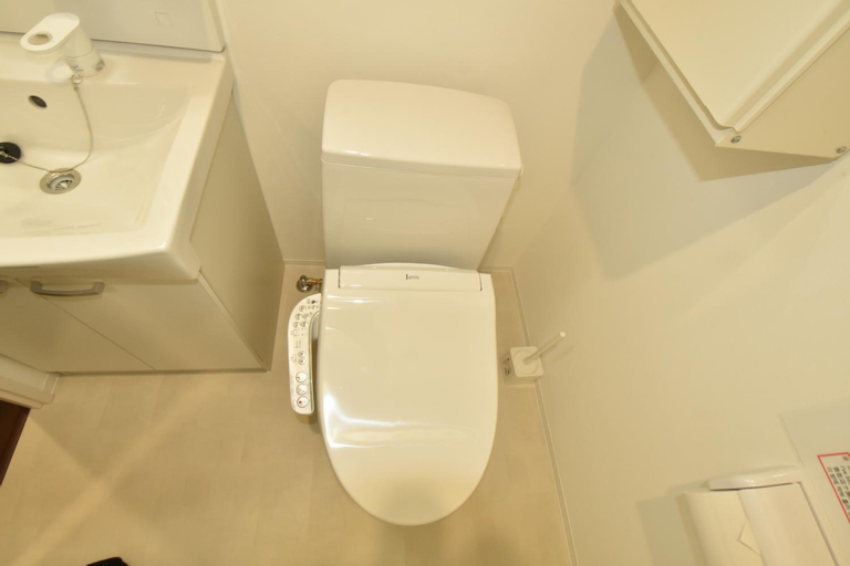 Bathroom 11