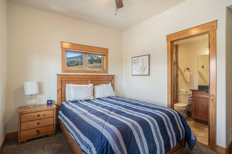 Room 3, Coyote Ridge - 4 Br Condo, Larimer
