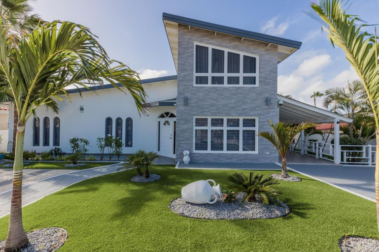 Exterior & Views 2, NEW Modern Stylish 6BR 6BA Villa Near Palmbeach