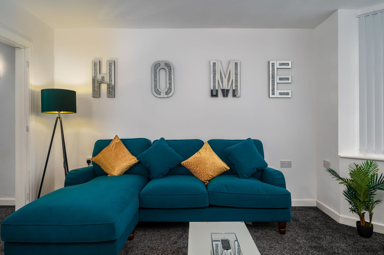 Others 4, Immaculate 5-bed House in Leeds, Leeds