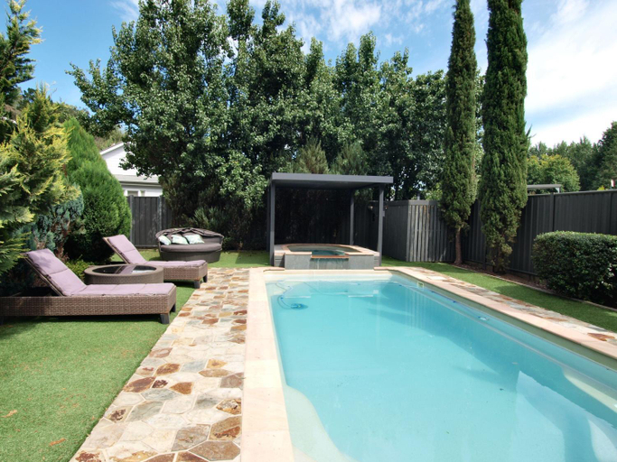 Sport & Beauty, Collins Retreat - 4 Bedroom home with Pool, Alpine - East