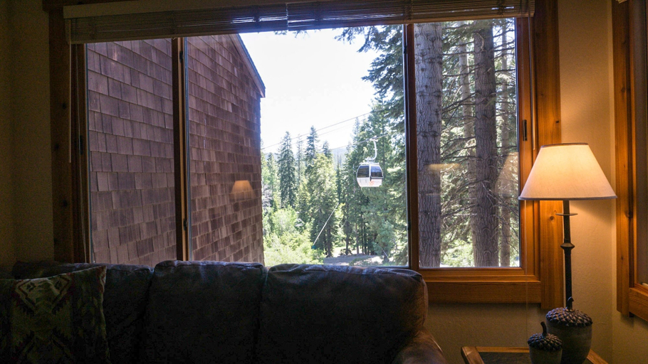 Interior 5, Ski Trails 4024, Placer