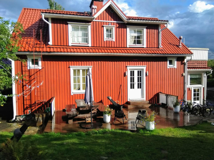Exterior 3