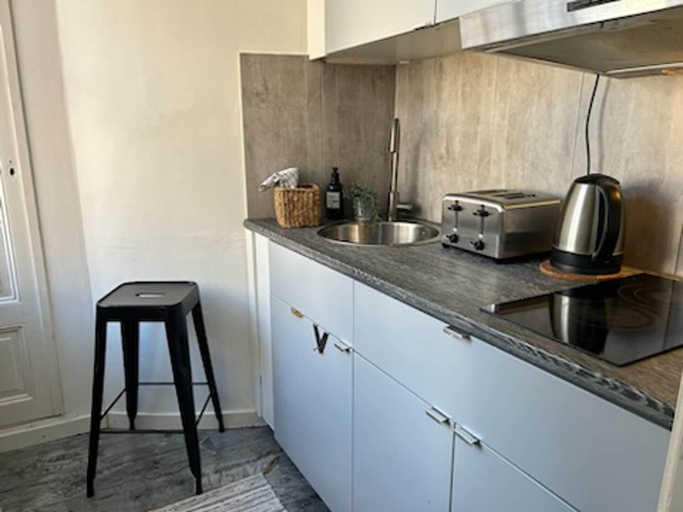 Private kitchen, Stockholm Loft Haven 3 Beds in a 1-bedroom Gem, Stockholm