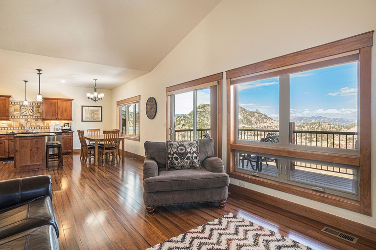 Living area 4, Coyote Ridge - 4 Br Condo, Larimer