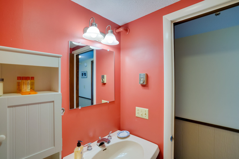 Bathroom 5, Bromley Mountain Escape with 2 Balconies Hike and Ski, Bennington