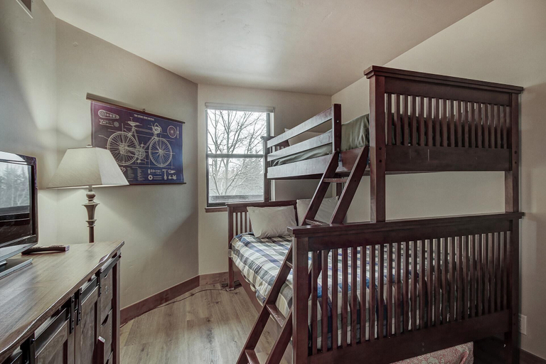 Room 4, 241c Mountain Side 2br 2ba 2 Bedroom Condo by RedAwning, Summit