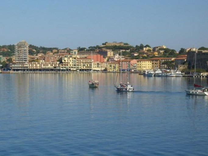 Pino mono, Livorno