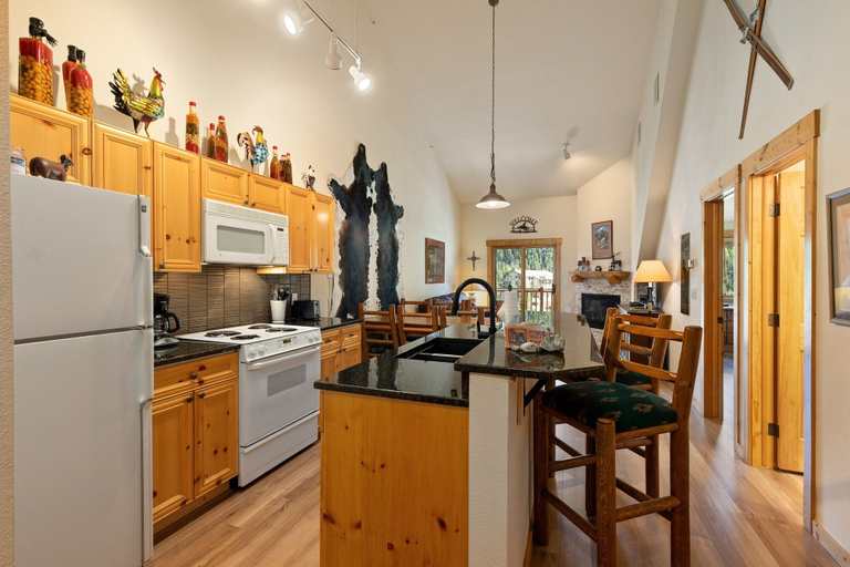 Private kitchen 4, 2674 Tenderfoot Lodge 2 Bedroom Condo by RedAwning, Summit