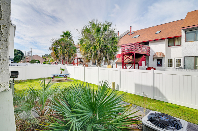 Exterior & Views 2, Cozy Myrtle Beach Getaway: 1 Block to Ocean!, Horry