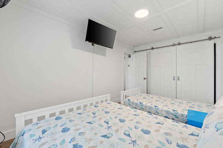 Bedroom 3, Bouy Friend By Book That Condo, Bay