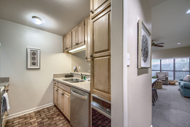 Private kitchen 5, River's Edge CWB206 by RedAwning, Comal