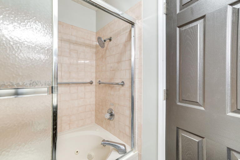 Bathroom 4, Holiday Island Escape w/ Panoramic Lake Views, Carroll