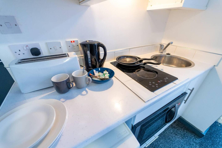 Private kitchen 4, Charming 1-bed Studio in Birmingham, Birmingham