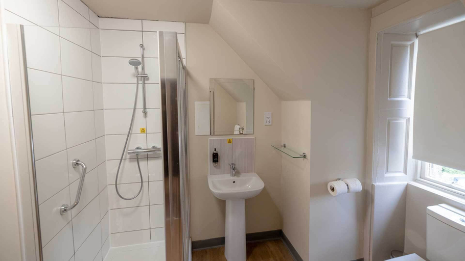 Bathroom 4, The Tarbet Hotel, Stirling
